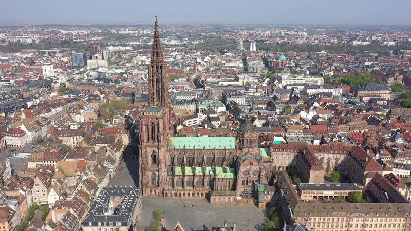 Cathédrale Notre-Dame de Strasbourg, France - vue par drone #2077395 © SKYPIC-HOsiHO