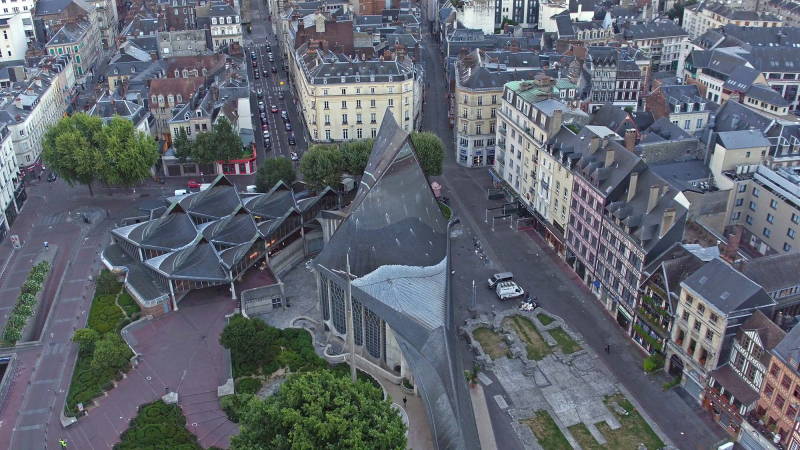 Place du Vieux Marche et Eglise Jeanne d'Arc, vus par drone, Rouen, France - 2079522 © ILARA
