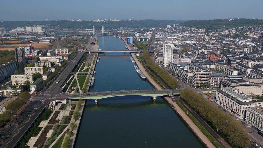 Vue aérienne par drone de Rouen depuis la Seine, Seine-Maritime, Normandie, France- 2079520-8-ILARA