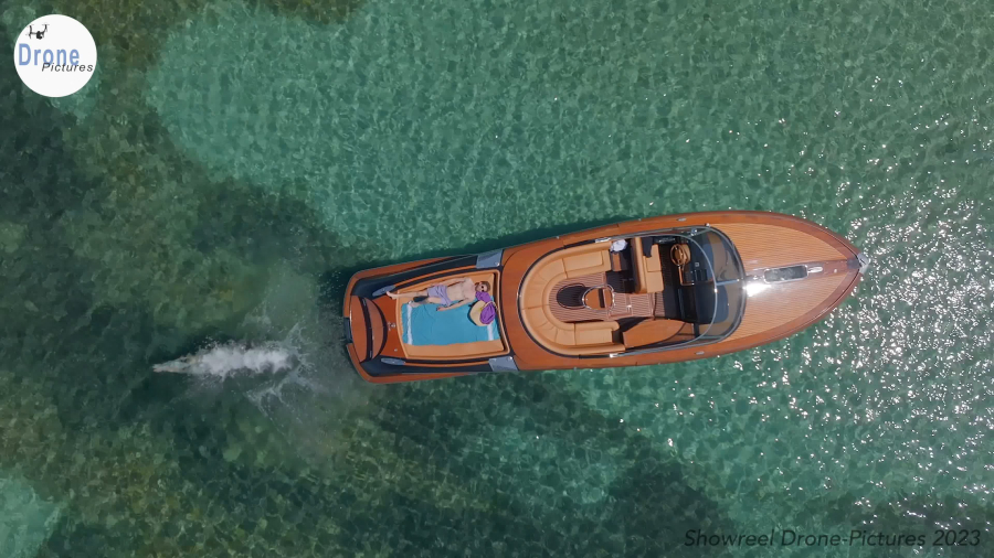 12 - Topshot d'un bateau au mouillage, Saint-Tropez pour ENKIRAMA FILMS -Drone Pictures-0001451