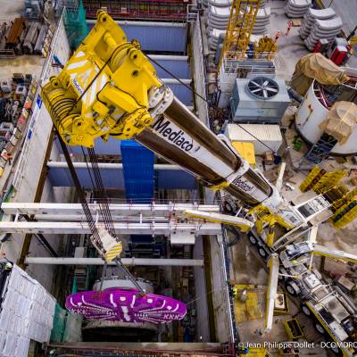 Photo par drone - Chantier du Grand-Paris Express - Roue de coupe du tunnelier sur la ligne T14 - Grutage Médiaco - DCOMDRONE